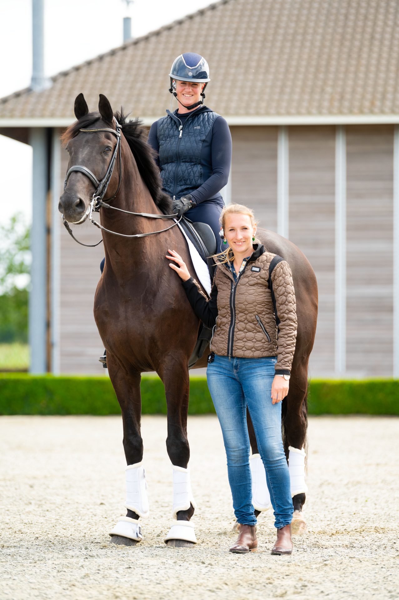 Online training posture and seat rider horse riding